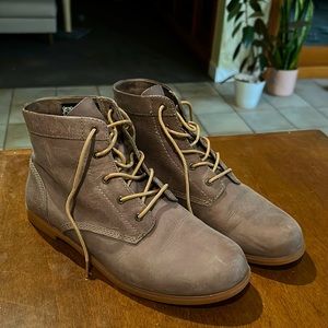 🥾 Women’s leather lace-up ankle boots